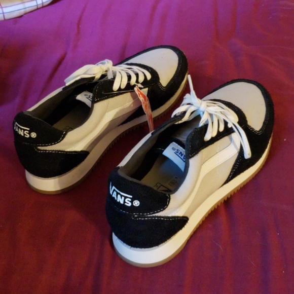 Vans - Picture 2 of 2